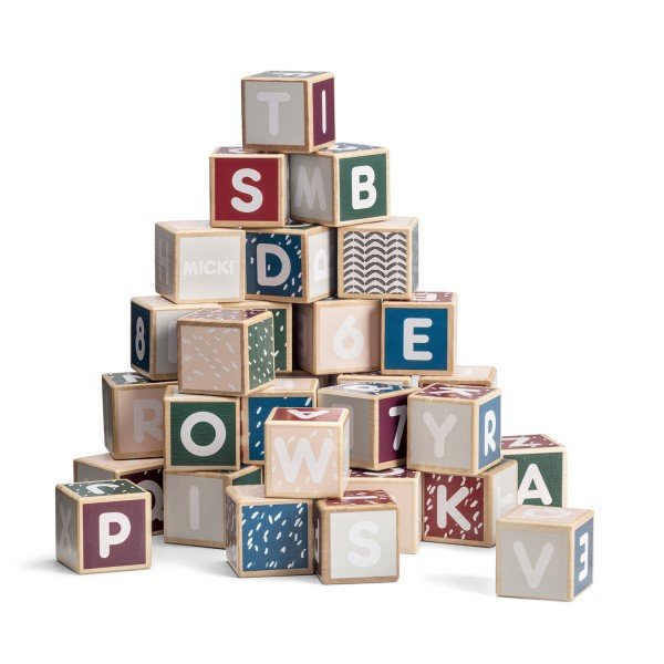 Cuburi colorate de construit cu litere si numere